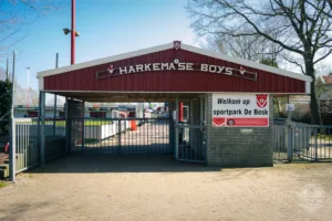 De ingang van Harkemase Boys